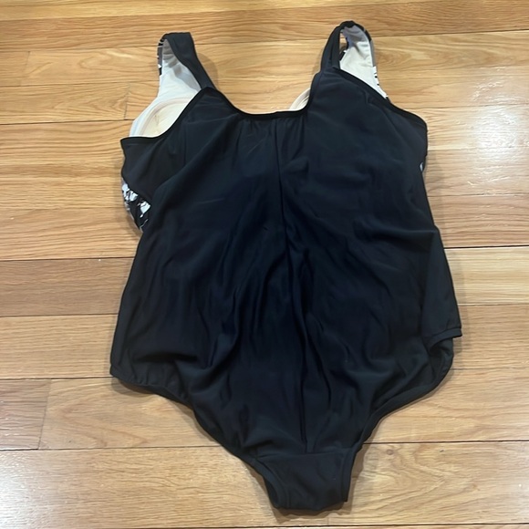 Inc International Concepts women’s floral one piece swimsuit size 18W. - Picture 5 of 9